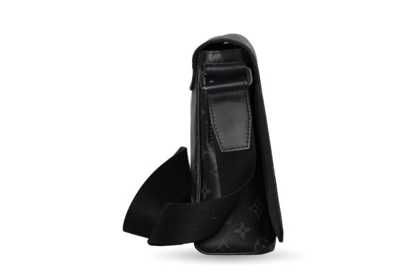 LouisVuitton_DistrictPM_EMA00565