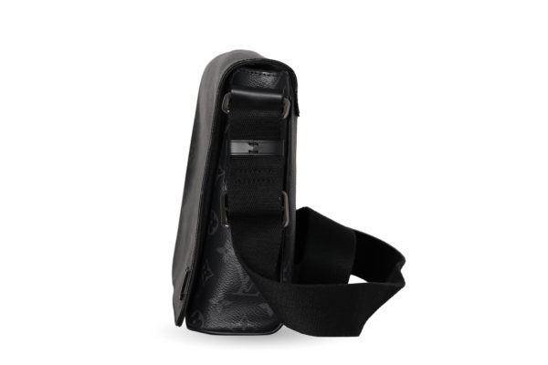 LouisVuitton_DistrictPM_EMA00565