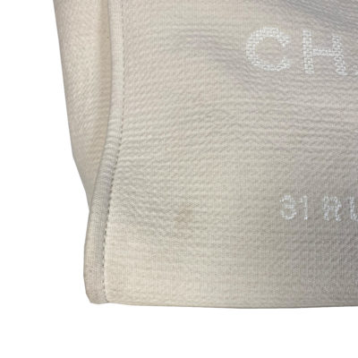 CEMB00073_Chanel_Deauville_Shopper_Tote_Weiß