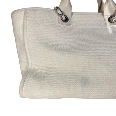 CEMB00073_Chanel_Deauville_Shopper_Tote_Weiß