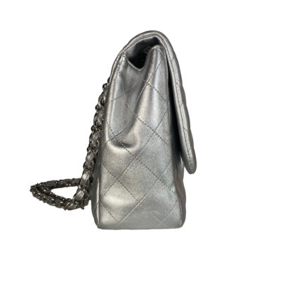 EMB 00210_ChanelTimeless_Silber_SingleFlap_Silver_Lammleder_Jumbo