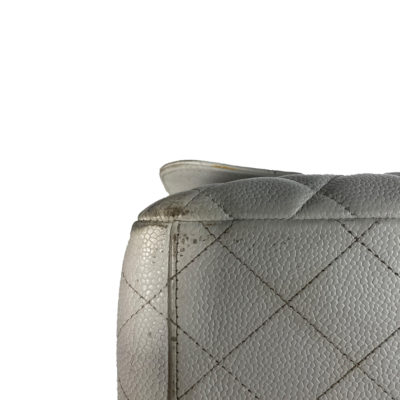 EMB 00221_Chanel_Classic_SingleFlap_Caviar_Silber_Weiß_Timeless